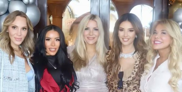 鑫配资官网 效忠特朗普，美国政坛集体整容